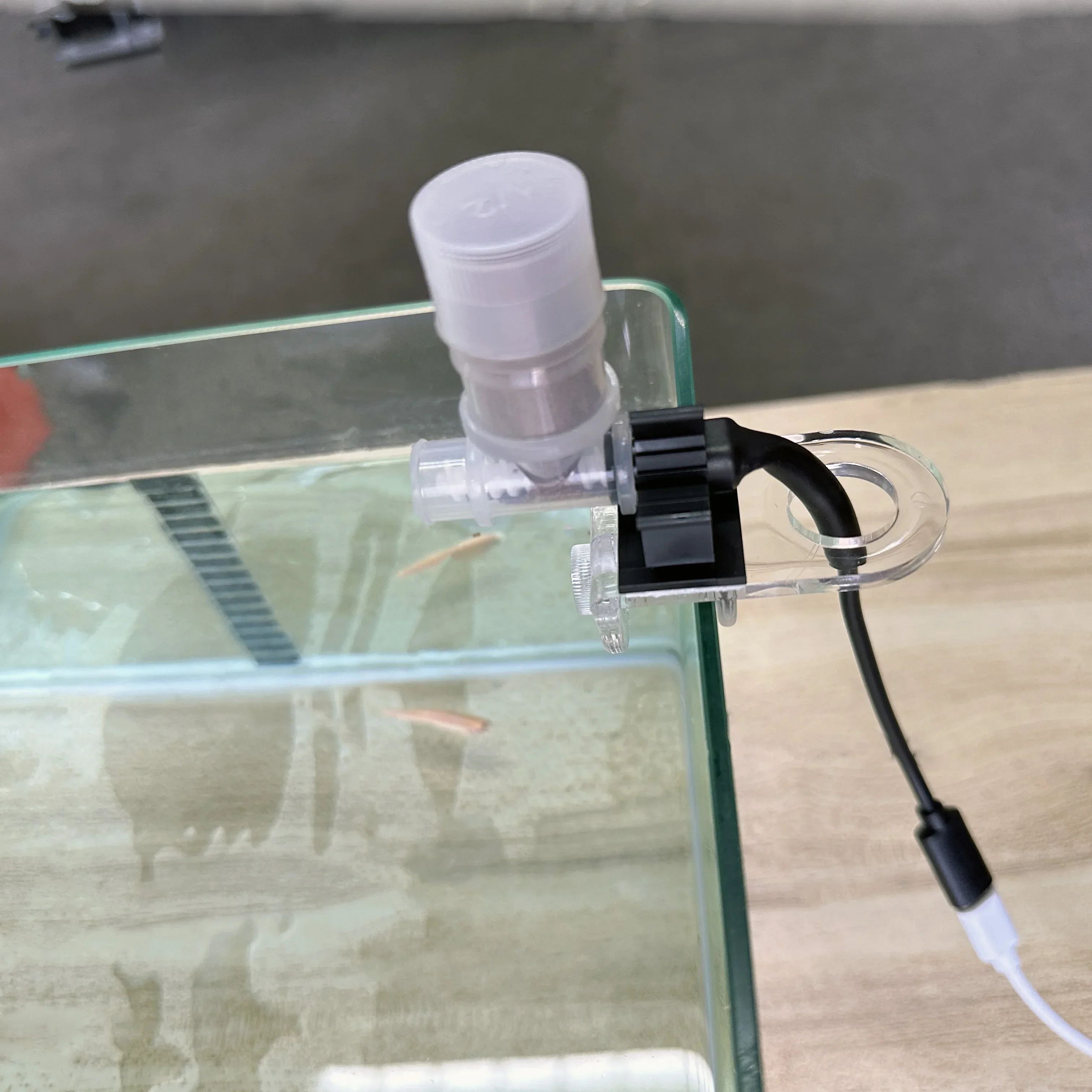 เครื่องให้อาหารปลาอัตโนมัติที่ - Aquarium Fish Auto Feeder บทวิจารณ์และราคา